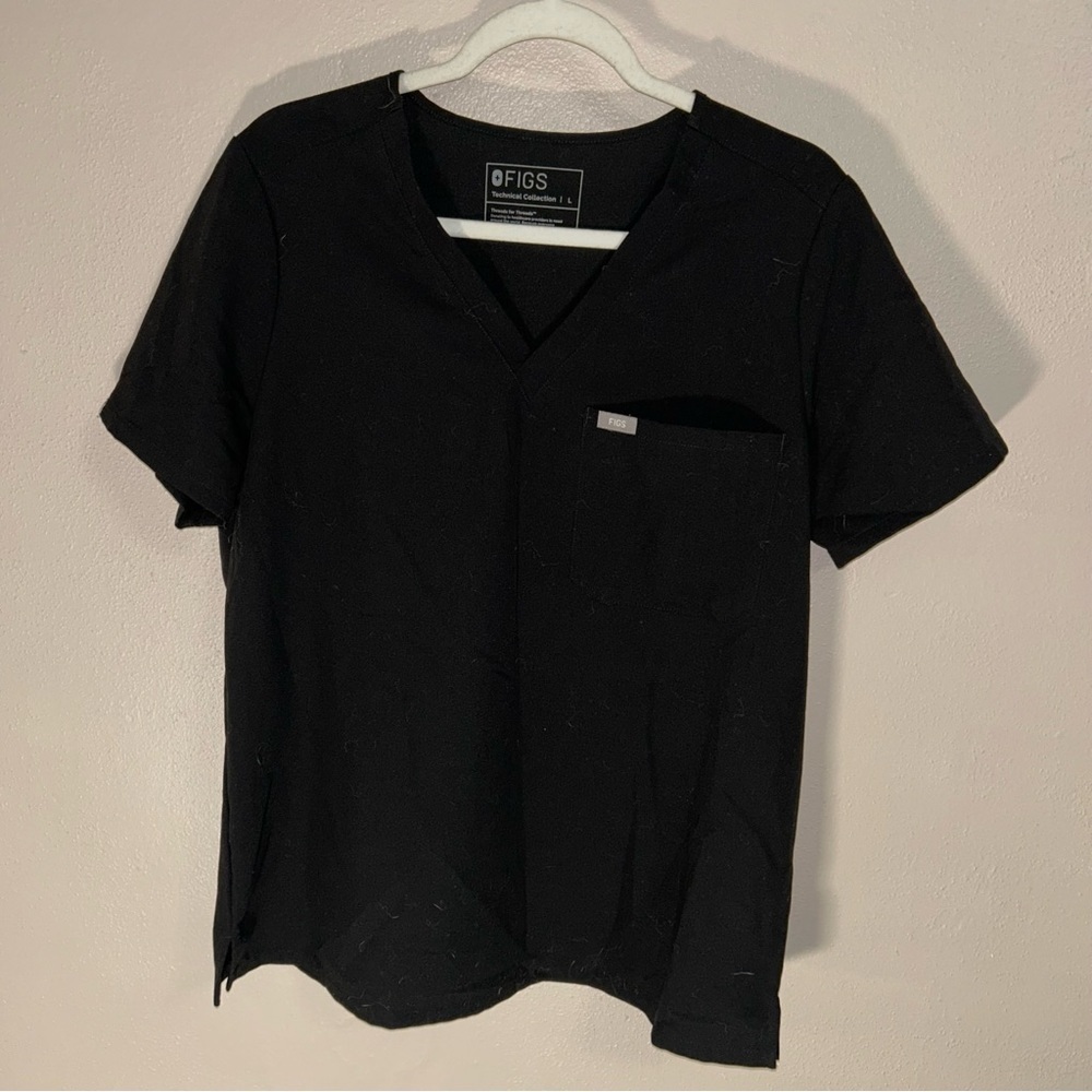 Figs Men's Black Short Sleeve V-Neck Tee